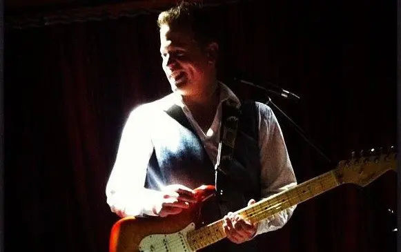 Craig M- wedding singer & guitarist