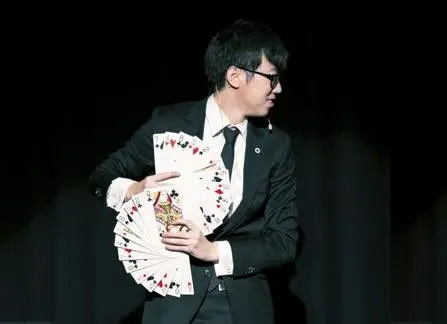 Forrest London – stage magician