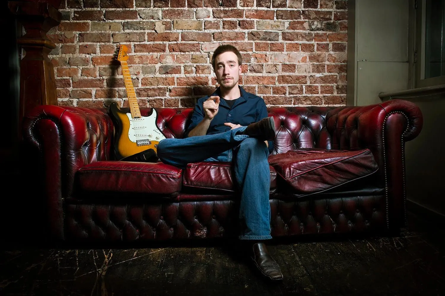 Joncan Kavlakoglu – acoustic percussion guitarist
